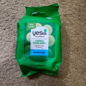 NEW Yes To Cucumbers Calming Facial Wipes